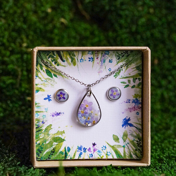 Zestaw: kolczyki sztyfty i naszyjnik