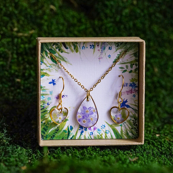 Zestaw: kolczyki bigle i wisiorek